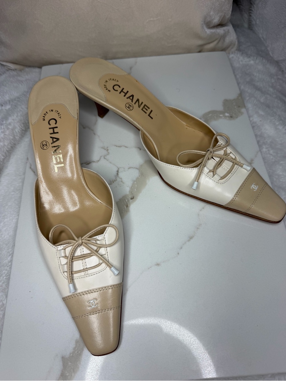 CHANEL Two-Tone Cream and Beige Lace-Front Leather Mules - Picture 2 of 3